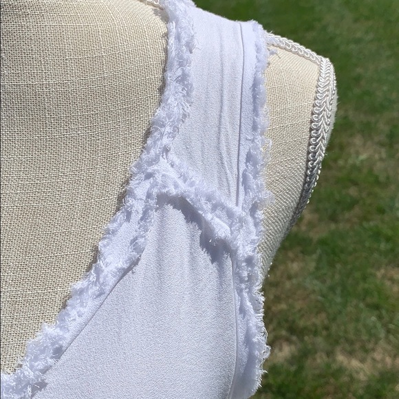 ROI Distressed Tank - Picture 2 of 6